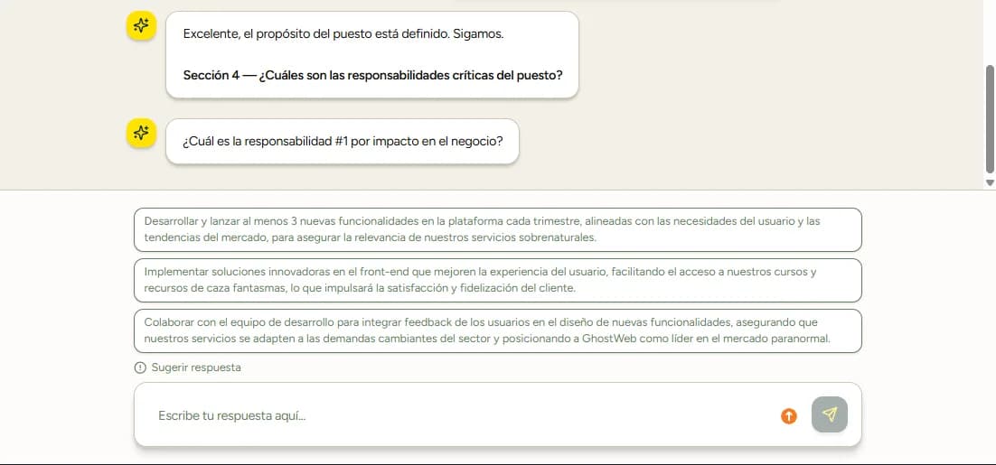 El asistente pregunta por la responsabilidad más importante del puesto y muestra tres respuestas sugeridas por la IA, además del enlace "Sugerir respuesta".